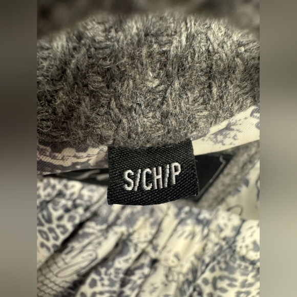 Guess Cape Coat Wool Blend Grey Poncho Grey Snakeprint Size Small EUC - Picture 10 of 12